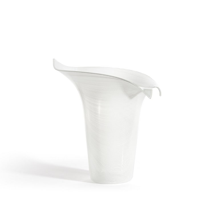TYRA LUNDGREN, VENINI, 1989. Un vaso 'Calla' (1 of 3)