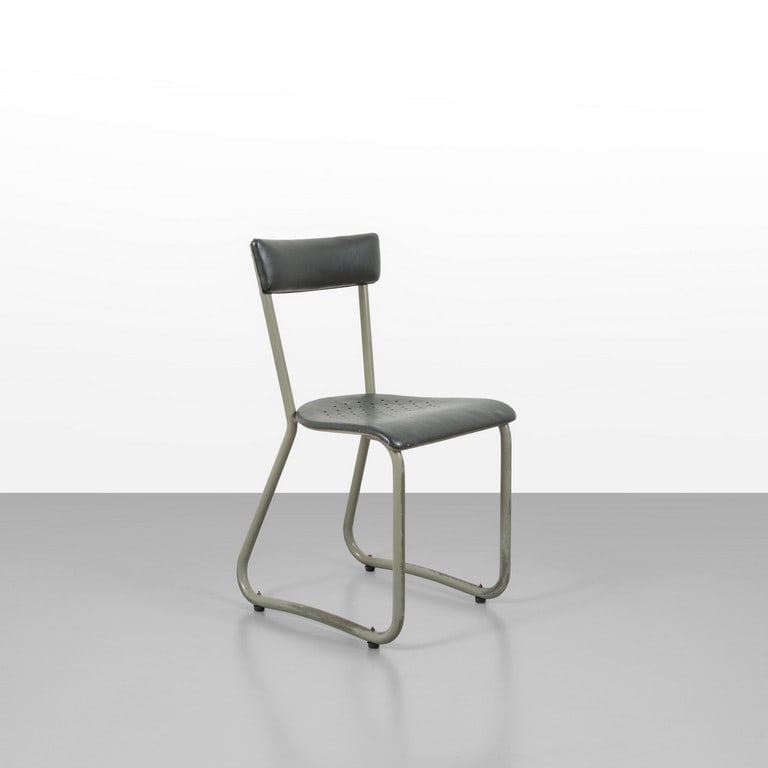 GIO PONTI, fine anni '30. Una sedia per gli: GIO PONTI, fine anni '30. Una sedia per gli uffici Montecatini. Tubolare in acciaio verniciato, sedile e schienale imbottito rivestiti in vinilpelle. Cm 84 (h) x 44 x 51 (p). A chair for the Montecati