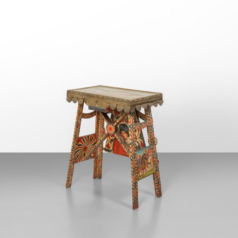 UN PICCOLO MOBILE, inizi '900. Legno decorato, (1 of 3)