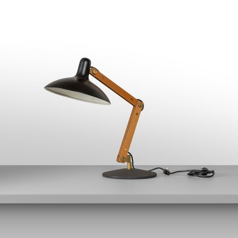 UNA LAMPADA DA TAVOLO, anni '60. Ghisa (1 of 2)