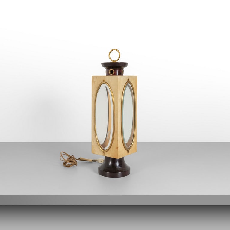 ALDO TURA, anni '60. Una lampada da: ALDO TURA, anni '60. Una lampada da tavolo. Pergamena trattata al poliestere, legno di mogano, vetro molato, ottone. Cm 54 (h).