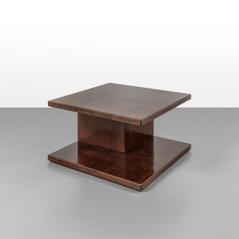 UN TAVOLINO, anni '60. Legno di teak tinto: UN TAVOLINO, anni '60. Legno di teak tinto all'anilina. Cm 45 (h) x 80 x 80.
