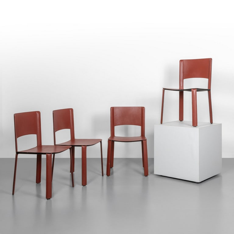 CIDUE (Editore), anni '70. Quattro: CIDUE (Editore), anni '70. Quattro sedie. Sedute e schienali rivestiti in pelle. Etichette della Manifattura. Cm 81 (h) x 48 (l) x 46 (p).