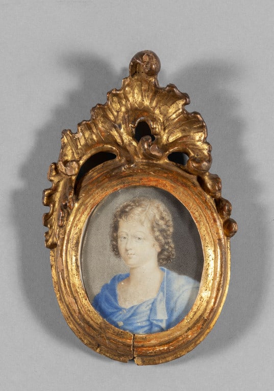 "Ritratto di giovane uomo" miniatura su: "Ritratto di giovane uomo" miniatura su pergamena, cornice in legno finemente intagliato e dorato , sec.XVIII cm.12x9,5, cm.tot.15x24