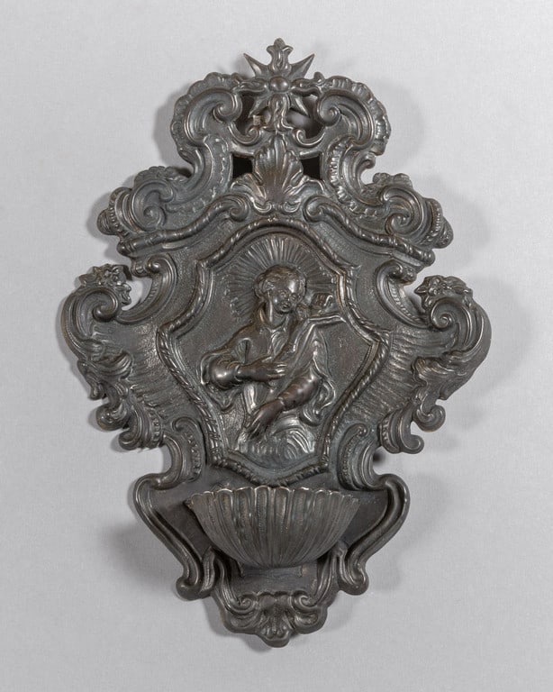 Acquasantiera in argento sbalzato con pellacce e (1 of 1)