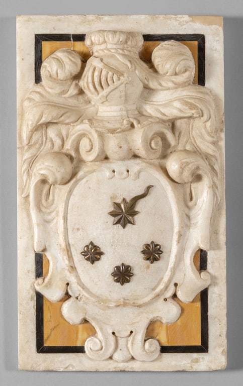 Stemma in marmo bianco di Carrara con intarsi in (1 of 1)