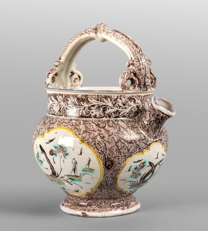 Versatoio in ceramica decorato a riserve, Savona: Versatoio in ceramica decorato a riserve, Savona sec.XVIII h.cm.25, rottura nel manico