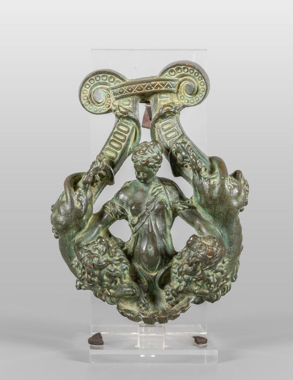Batacchio in bronzo raffigurante fanciulla con (1 of 3)