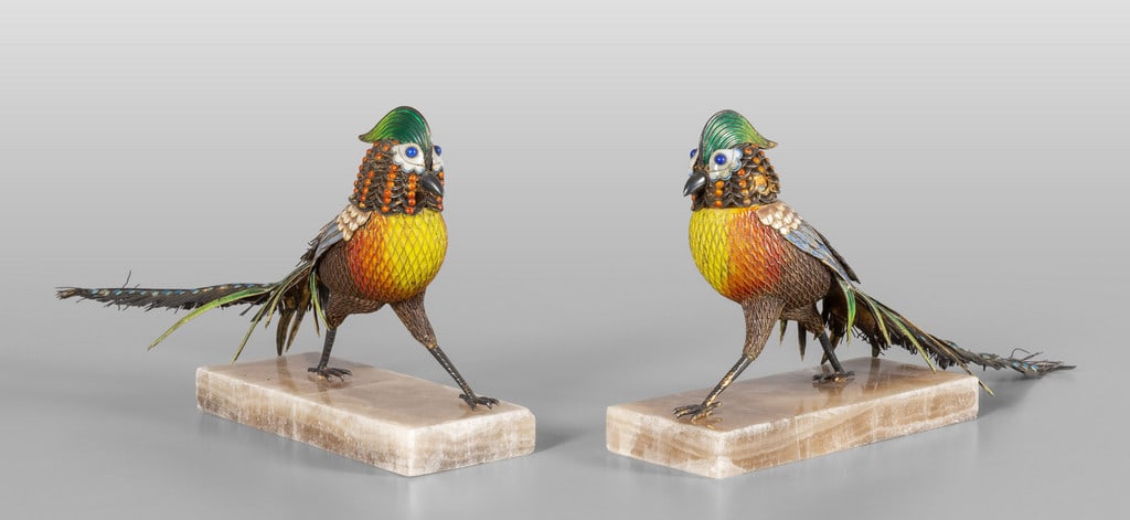 Coppia di fagiani dorati in argento smaltato in: Coppia di fagiani dorati in argento smaltato in policromia, Vienna sec.XIX l.cm.30