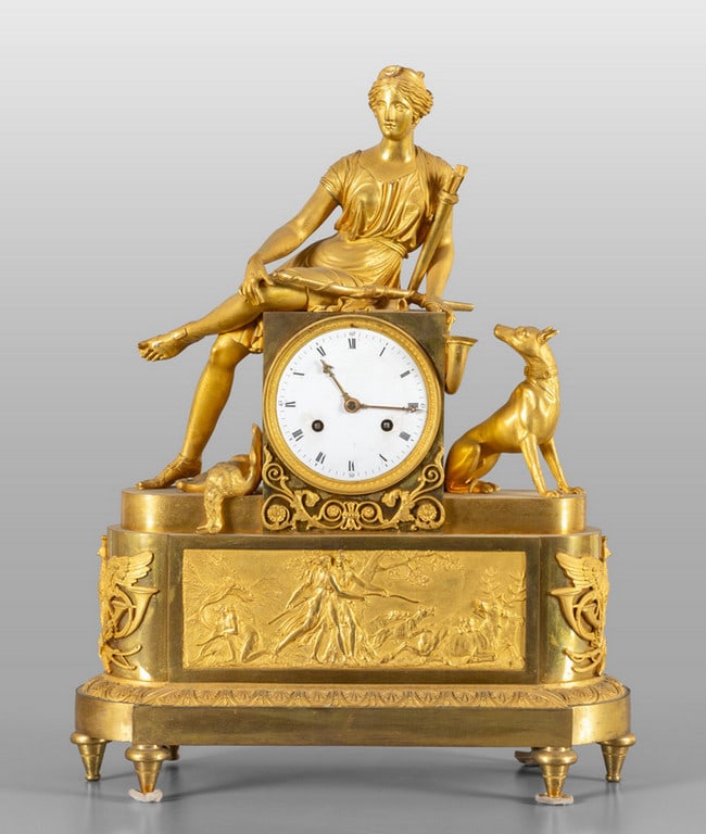 Pendola in bronzo dorato raffigurante Diana (1 of 2)