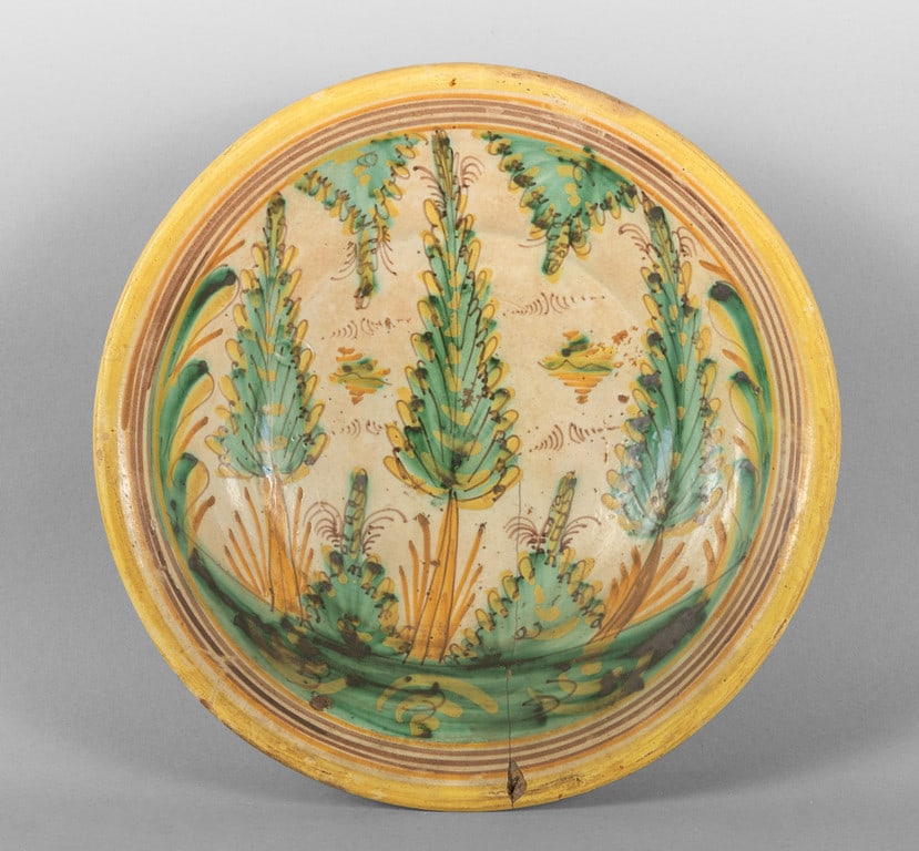 Piatto in maiolica policroma decorato con tre (1 of 1)