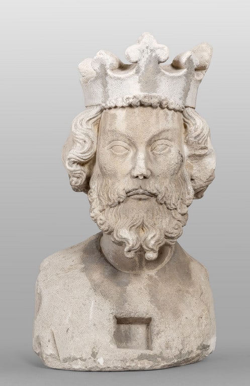 Busto di reale, reliquario in pietra, Sud della (1 of 3)