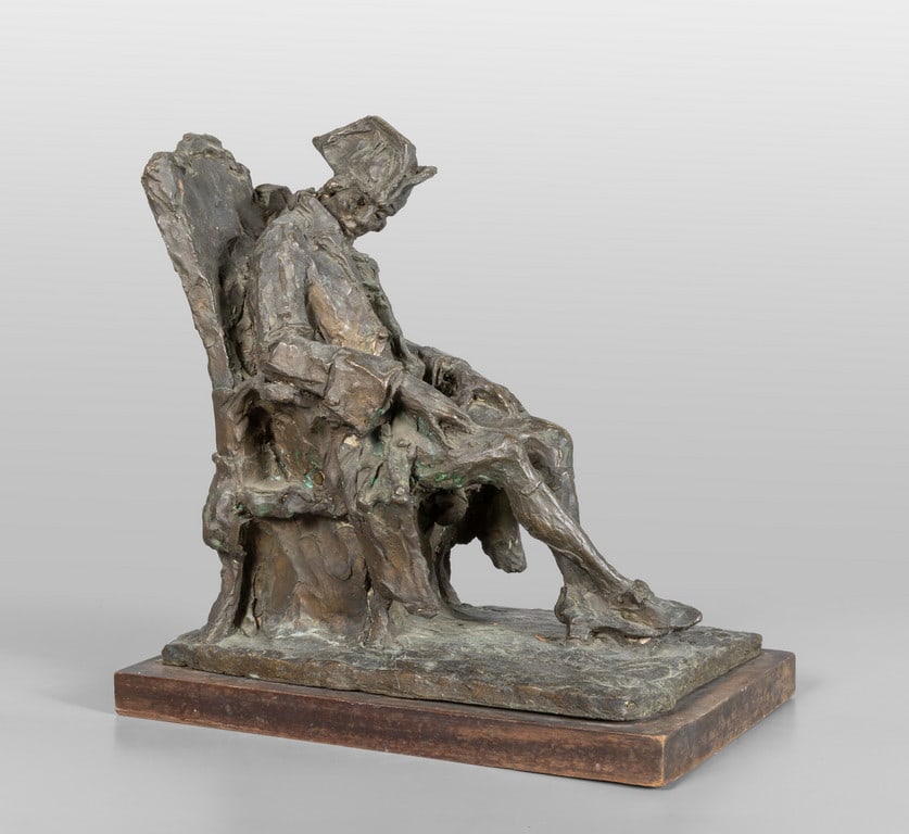 PRENDONI ATTILIO (1874-1942) Gentiluomo in: PRENDONI ATTILIO (1874-1942) Gentiluomo in riposo bronzo a patina scura cm.36x22xh.36 f.to alla base