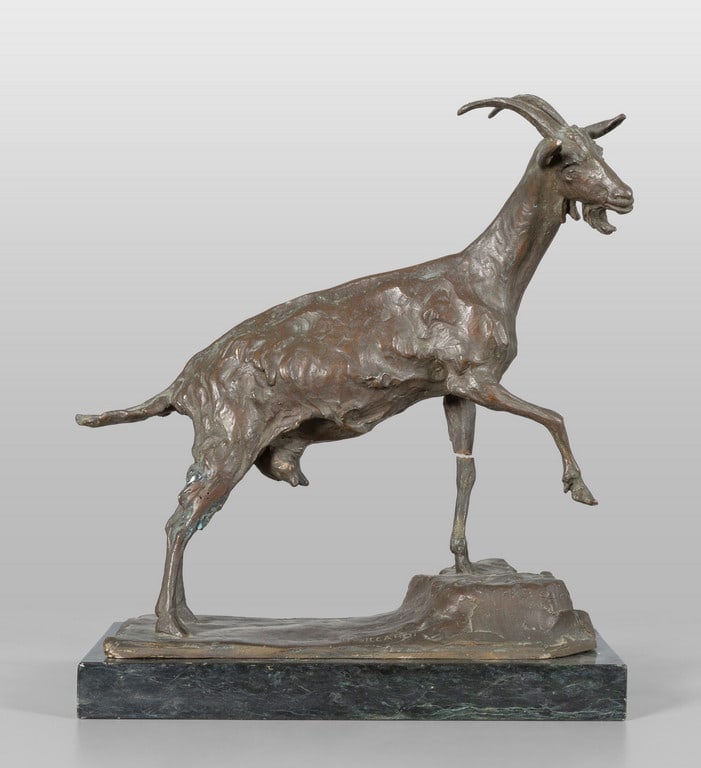 SICCARDI GIUSEPPE (1883-1956): SICCARDI GIUSEPPE (1883-1956) Capra scultura in bronzo su base in marmo cm.24x13xh.30 (senza base)