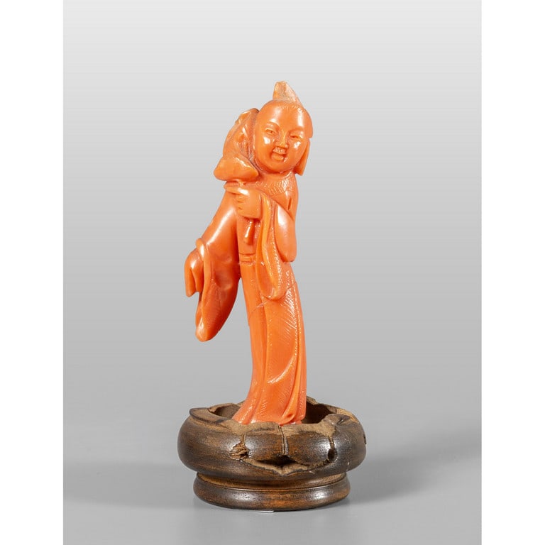 Guanin con fiore, scultura in corallo, Cina fine (1 of 2)