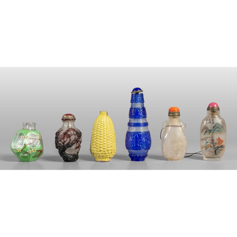 Sei snuff bottles in materiali diversi h. da: Sei snuff bottles in materiali diversi h. da cm.6 a cm.10