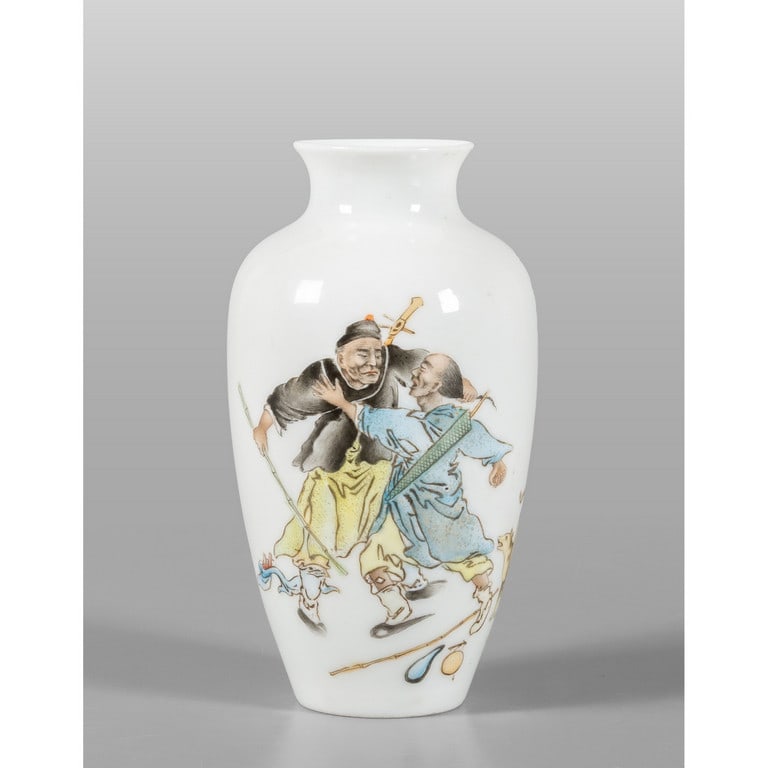 Piccolo vaso in porcellana pelle d'uovo decorato (1 of 3)