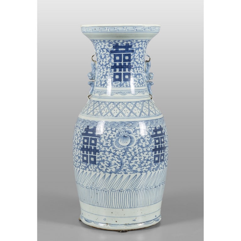 Vaso in porcellana a decorazione bianca e blu, (1 of 2)