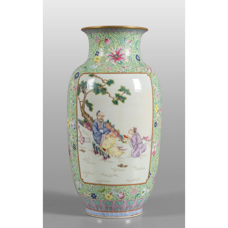 Vaso in porcellana, famiglia Rosa, decorato a (1 of 3)