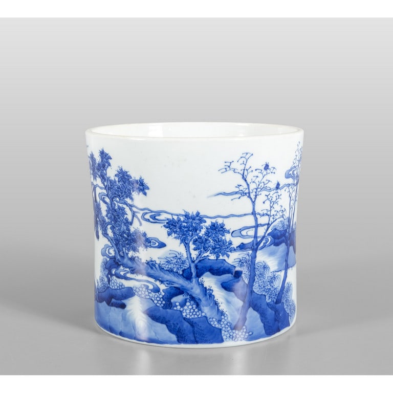 Vaso in porcellana a decorazione bianca e blu con (1 of 2)