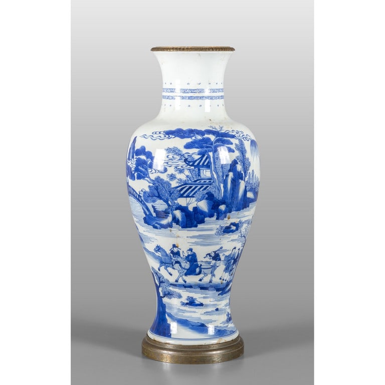 Vaso in porcellana a decoro bianco e blu con (1 of 3)