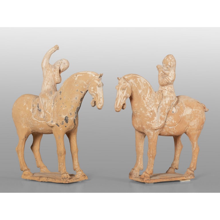 Figure maschili a cavallo, coppia di sculture in (1 of 5)