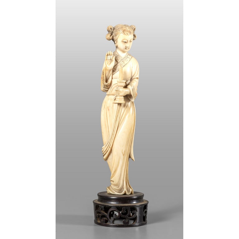 Figura femminile, scultura in avorio con base in (1 of 3)