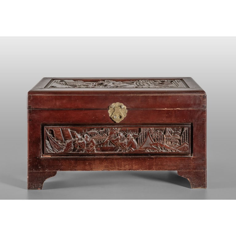 Baule in legno duro intagliato a decoro di (1 of 4)