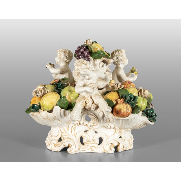 Centrotavola in maiolica policroma decorato con (1 of 2)