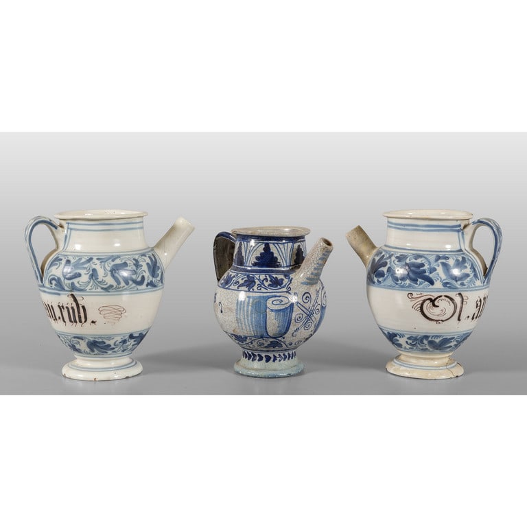 Tre antiche brocchette in ceramica h.cm.19, (1 of 2)