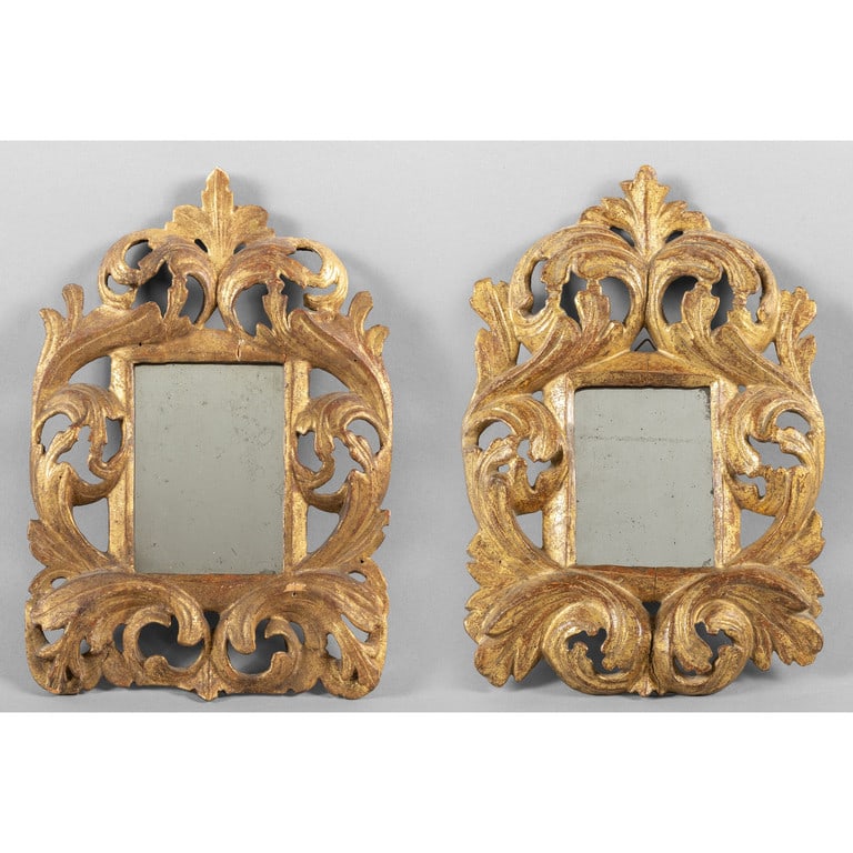 Coppia di cornici in legno intagliato a volute e: Coppia di cornici in legno intagliato a volute e dorato, sec.XVIII cm.tot. 20x29
