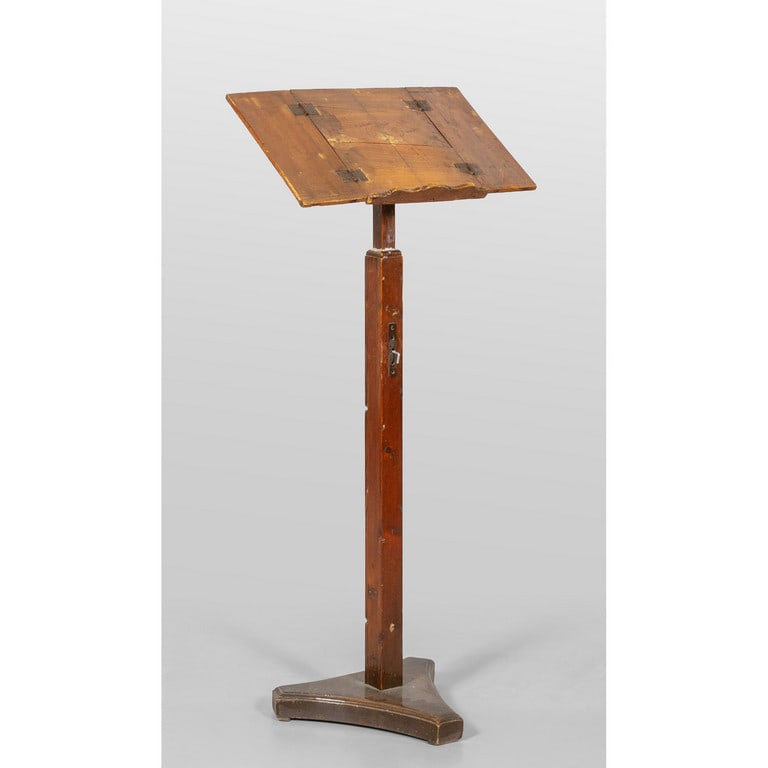 Leggio da terra in noce con base triangolare, (1 of 3)