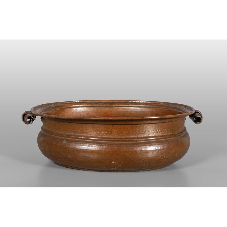 Bacile in rame sbalzato, sec.XVIII cm. 54x41 (1 of 2)