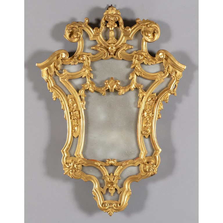 Aplique in legno finemente intagliato e dorato,: Aplique in legno finemente intagliato e dorato, sec.XVIII cm. 54x66