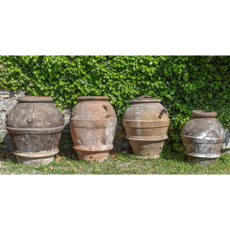 Quattro orci di diverse misure in terracotta,: Quattro orci di diverse misure in terracotta, manifattura Toscana sec.XX diam.cm.80xh.90, 70xh.85, 70xh.80, 60xh.65