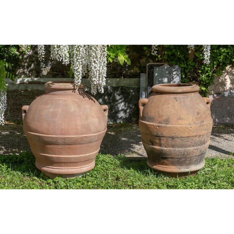 Due orci in terracotta, manifattura toscana: Due orci in terracotta, manifattura toscana sec.XX diam.cm.80xh.95, diam.cm.87xh.100