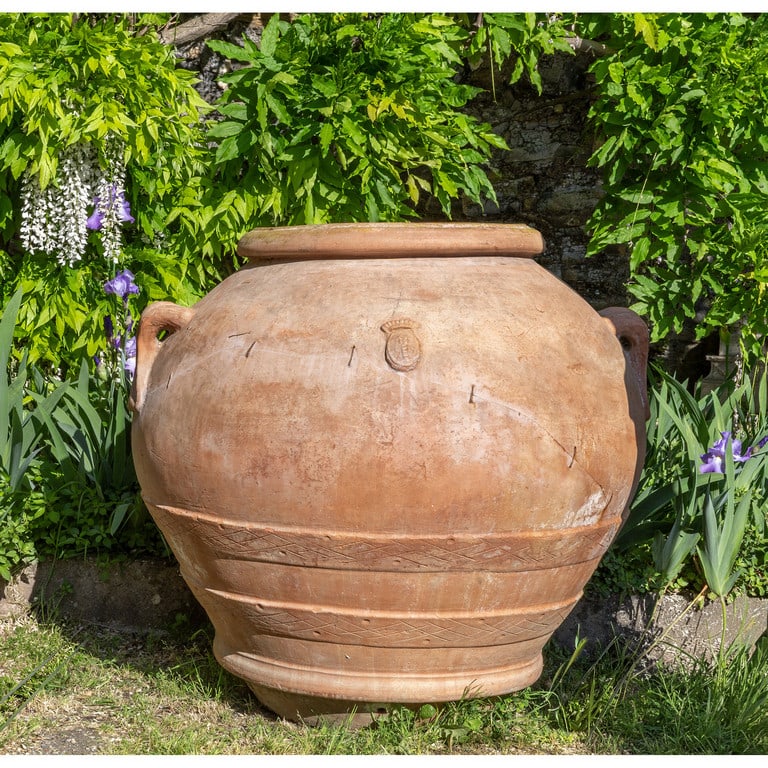 Grande orcio in terracotta, manifattura toscana: Grande orcio in terracotta, manifattura toscana sec.XX diam.cm.130xh.115, restauri