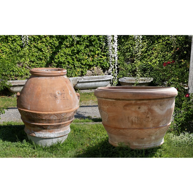 Un orcio ed un portavaso in terracotta, (1 of 1)