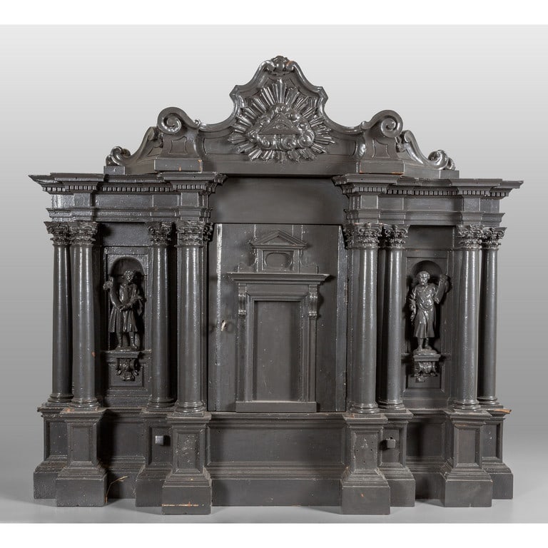 Tabernacolo in legno scolpito in forma (1 of 2)