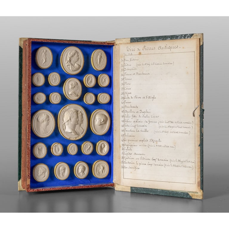 Libro contenente cammei in gesso, Francia sec.XIX (1 of 3)