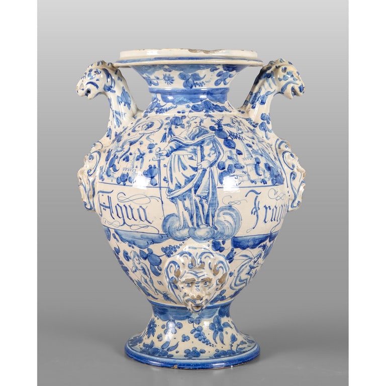 Idria in maiolica a decorazione bianca e blu con (1 of 3)