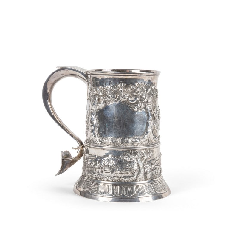 Boccale Londra 1781 in argento con scene di (1 of 3)