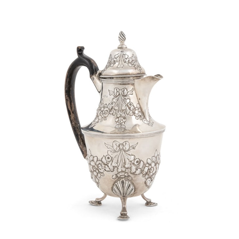 Caffettiera / cioccolatiera Inglese in argento: Caffettiera / cioccolatiera Inglese in argento sterling 925. Chester 1898. Dimensioni 25 x 12 cm. Peso 454,5 g.