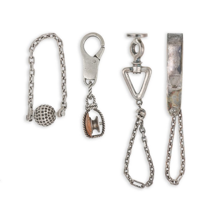 HERMES Lotto composto da 4 portachiavi in: HERMES Lotto composto da 4 portachiavi in argento. Peso 69,59 g.