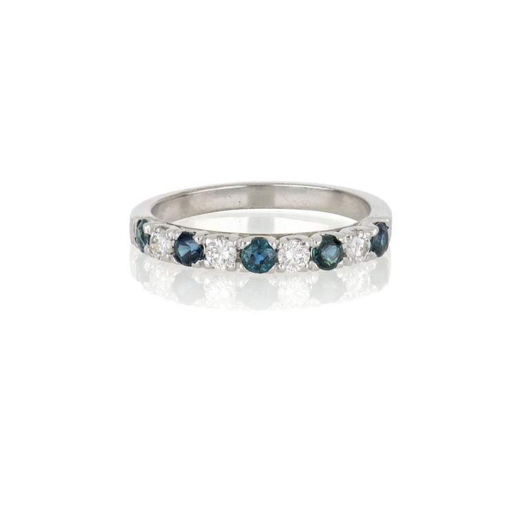 Anello in platino a "Fedina", 5 piccoli zaffiri: Anello in platino a "Fedina", 5 piccoli zaffiri si alternano a 4 diamanti taglio brillante. Misura n. 17. Peso 3,81 g.