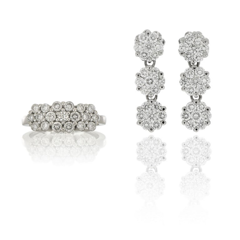 Anello e orecchini a fiorellini di diamanti, (1 of 2)