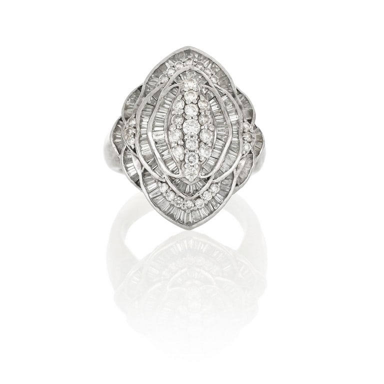 Anello in platino con pavè di diamanti di forma (1 of 1)