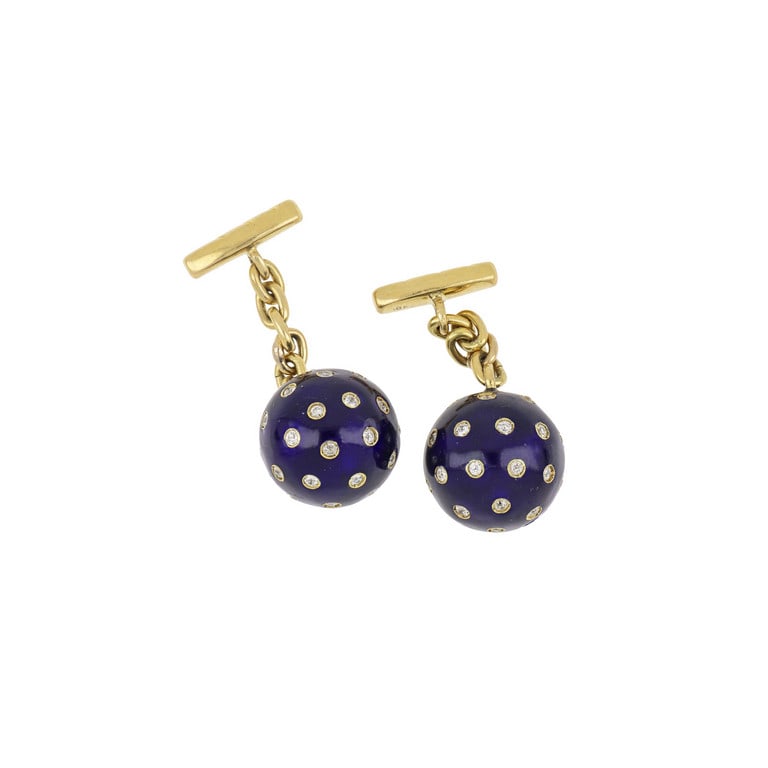 Fini gemelli in oro giallo e smalti blu cobalto,: Fini gemelli in oro giallo e smalti blu cobalto, due grandi sfere sono tempestate di diamanti taglio antico incastonati in questo smalto che decora tutta la superficie. Diametro delle sfere 15 mm. Pes