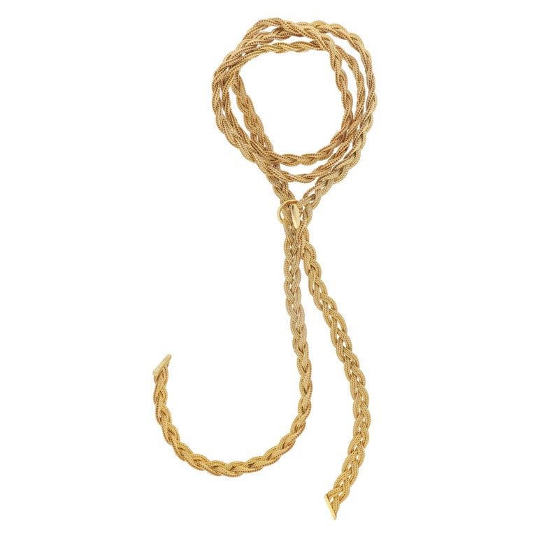 CHRISTIAN DIOR - Importante collana in oro giallo: CHRISTIAN DIOR - Importante collana in oro giallo a treccia, il motivo consente di regolare la lunghezza attraverso un sistema a incastro. In perfette condizioni di conservazione, timbri e logo del fa