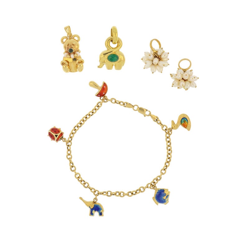 Lotto composto di vari ciondoli, un bracciale con (1 of 1)